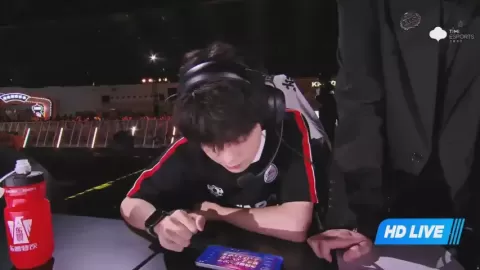 Poster siaran 北京WB VS 上海EDG.M